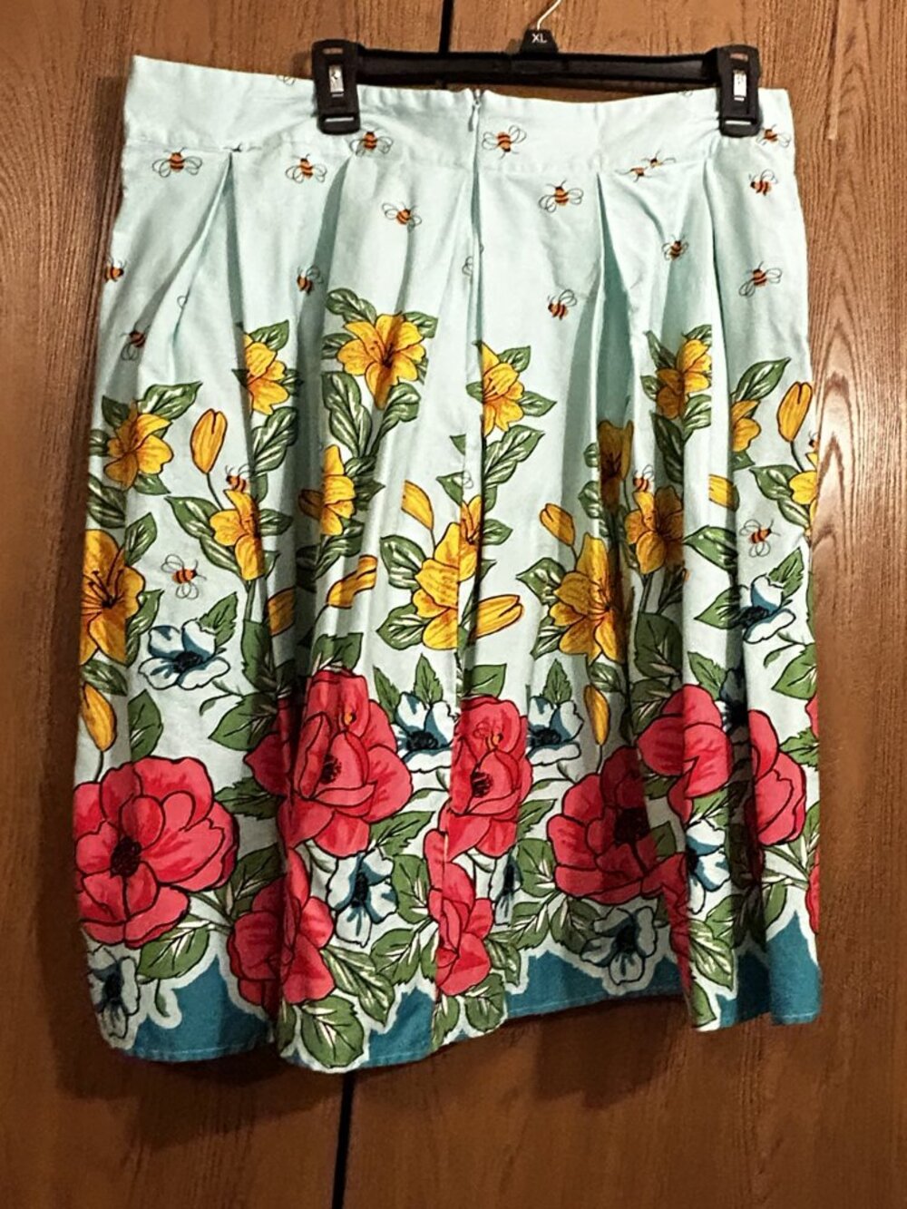 Floral Bee Border Print Pleated Midi Skirt Plus Size 2X - Picture 3 of 3